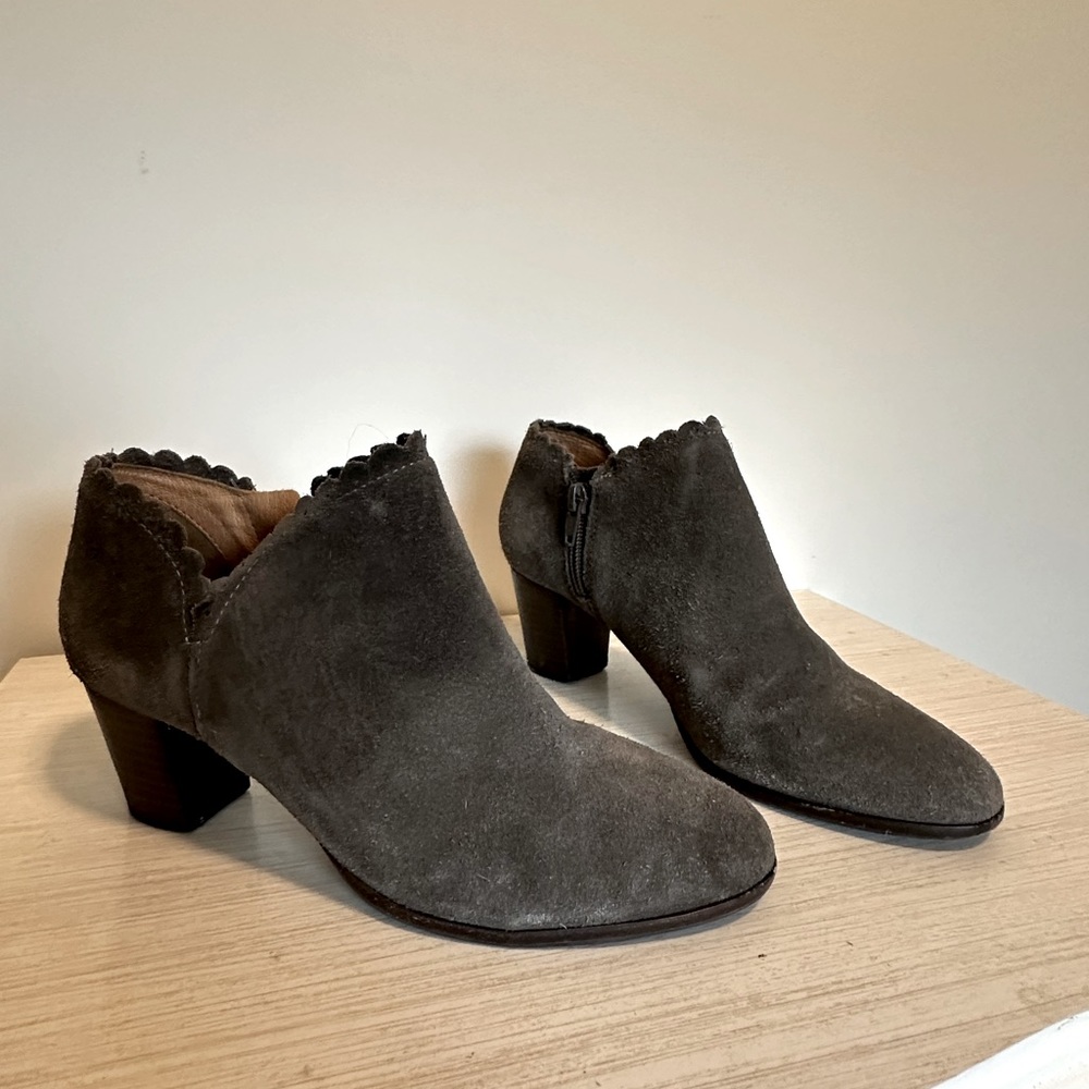 Jack Rogers scalloped booties. Size 6.